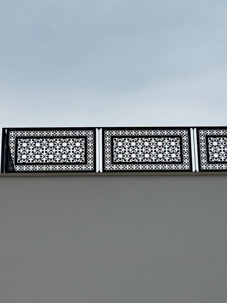 سواتر حديد مشغول بقص الليزر